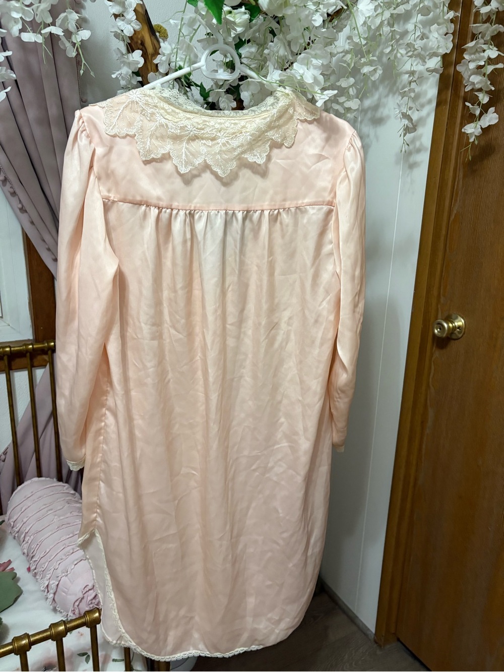 Vintage Pink Chemise with Cream Lace Trim - Picture 4 of 8
